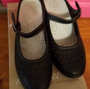 Easy Street leather slip on Mary Jane clogs